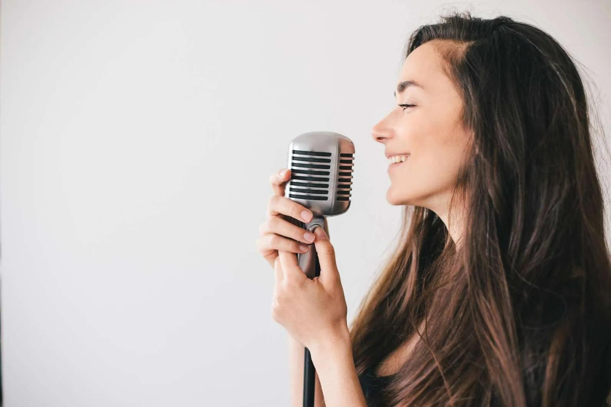 The Role of a Singer-Songwriter Coach Elevating Your Musical Journey