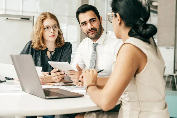 Maximizing Sales Efficiency The Role of Closers and Setters in High-Performing Teams